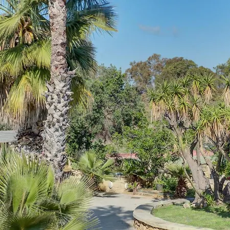 Ta Karag - Countryside Escape - Pool & Tennis Villa Hal Ghaxiak