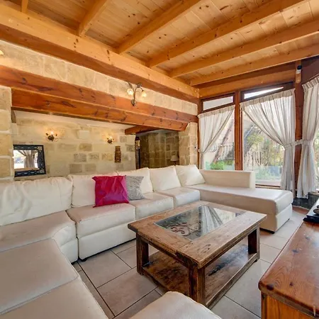 Ta Karag - Countryside Escape - Pool & Tennis Villa Hal Ghaxiak