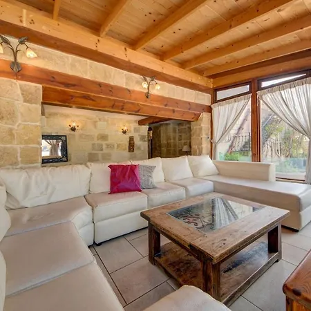 Ta Karag - Countryside Escape - Pool & Tennis Hal Ghaxiak