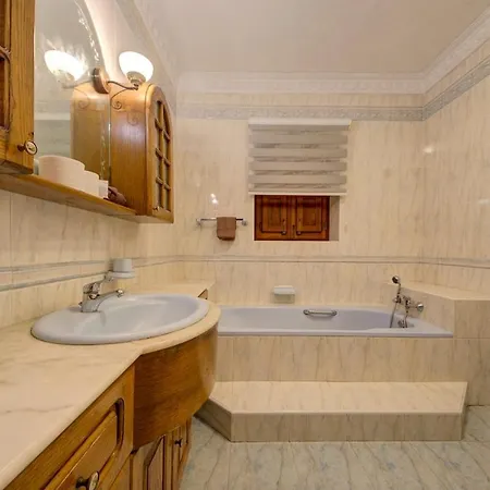 Vila Ta Karag - Countryside Escape - Pool & Tennis