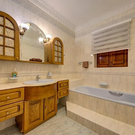 Vila Ta Karag - Countryside Escape - Pool & Tennis