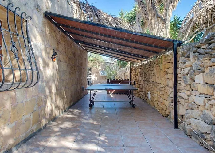 Ta Karag - Countryside Escape - Pool & Tennis Villa Hal Ghaxiak