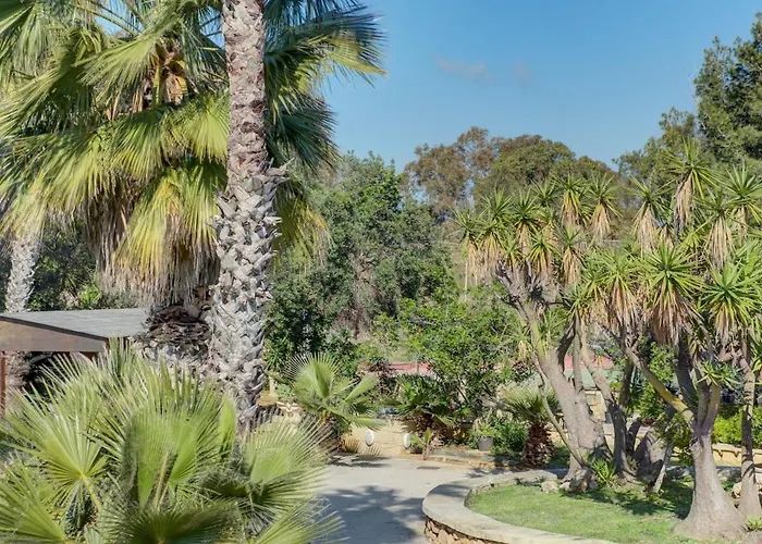 Ta Karag - Countryside Escape - Pool & Tennis Villa Hal Ghaxiak