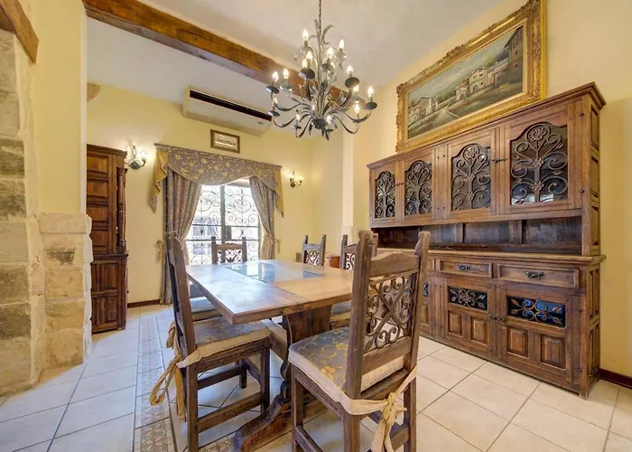 Ta Karag - Countryside Escape - Pool & Tennis Villa Hal Ghaxiak